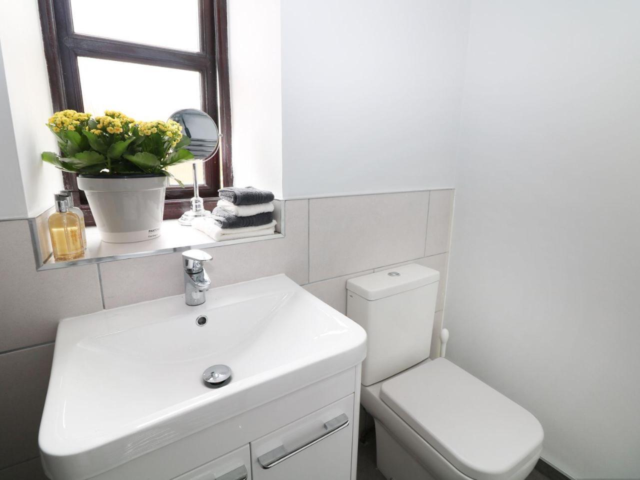 Dove Cottage Clowne エクステリア 写真