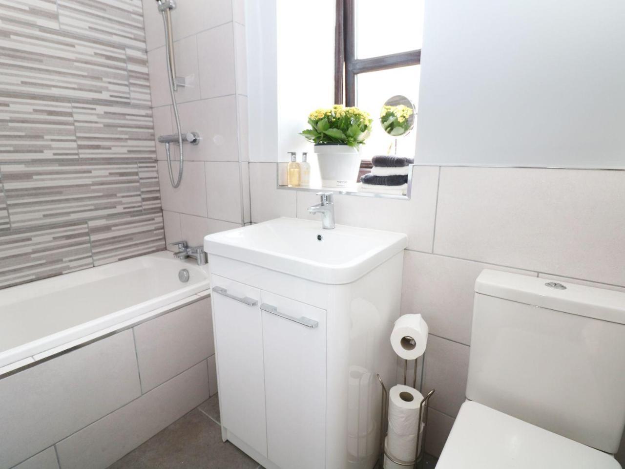 Dove Cottage Clowne エクステリア 写真